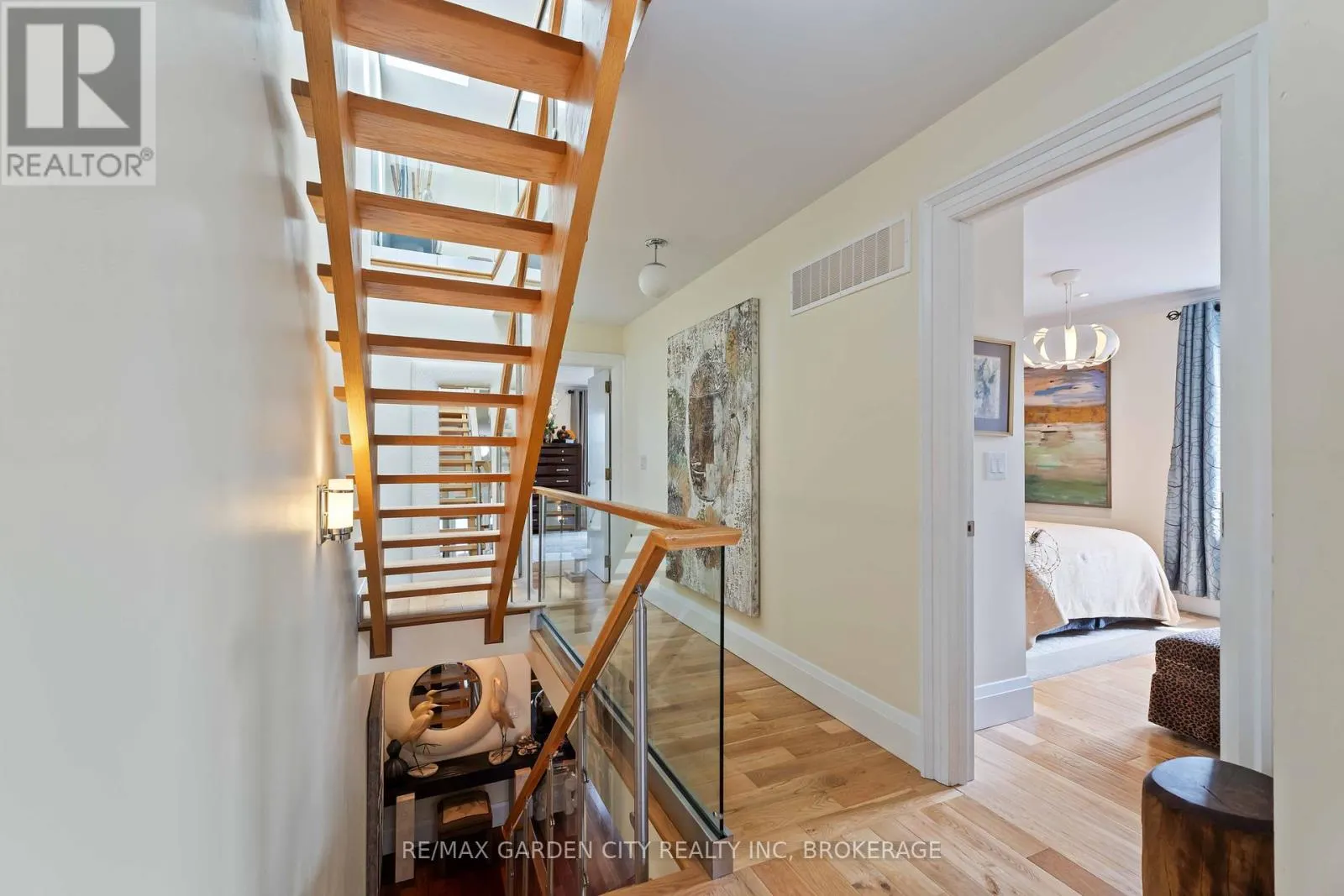 2 STEPNEY STREET