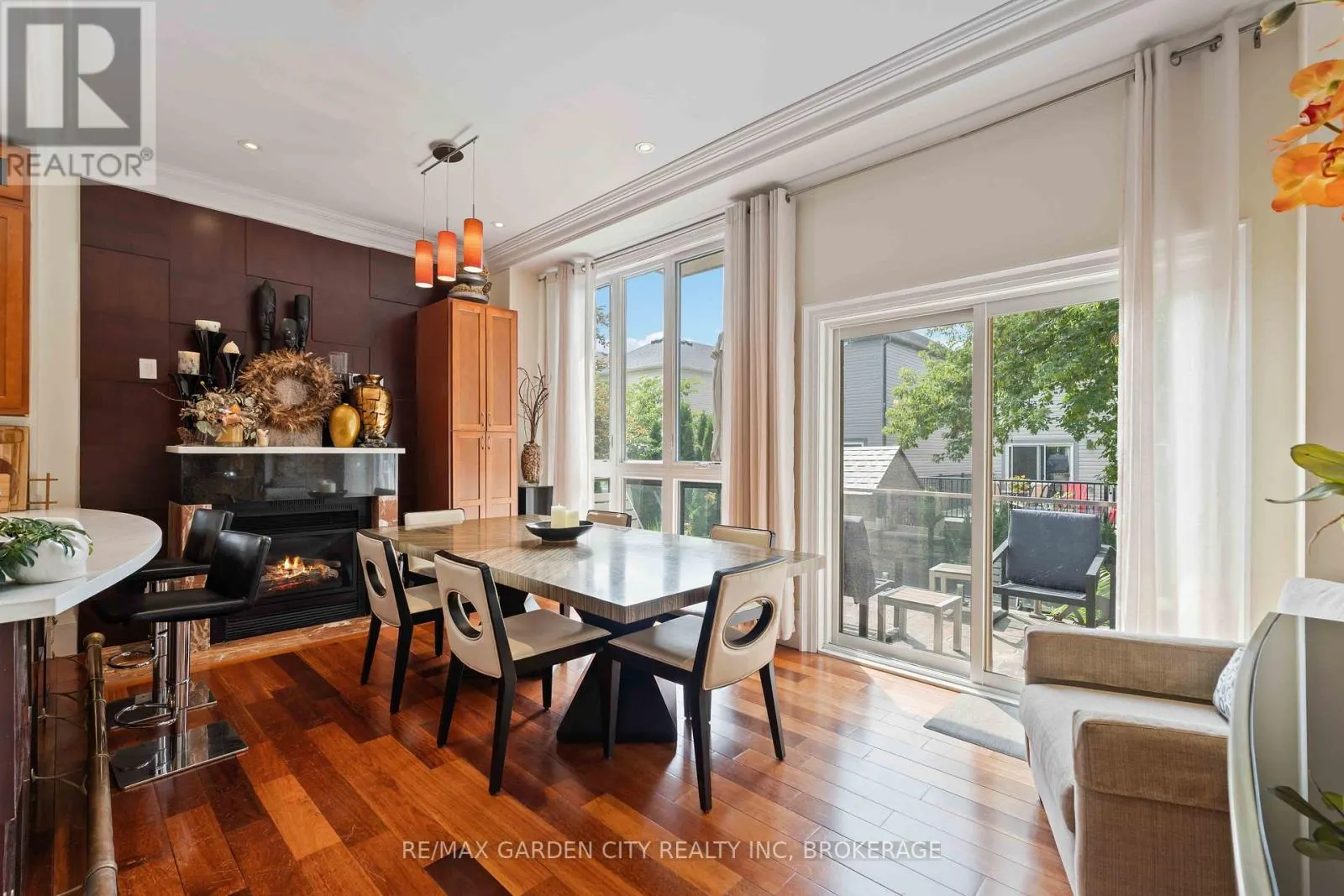 2 STEPNEY STREET