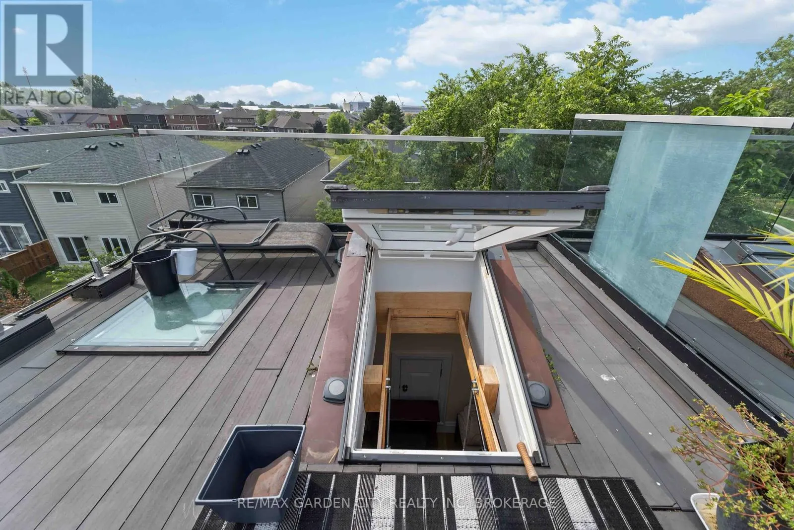2 STEPNEY STREET