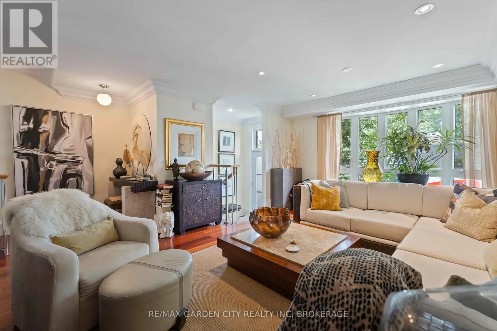 2 STEPNEY STREET