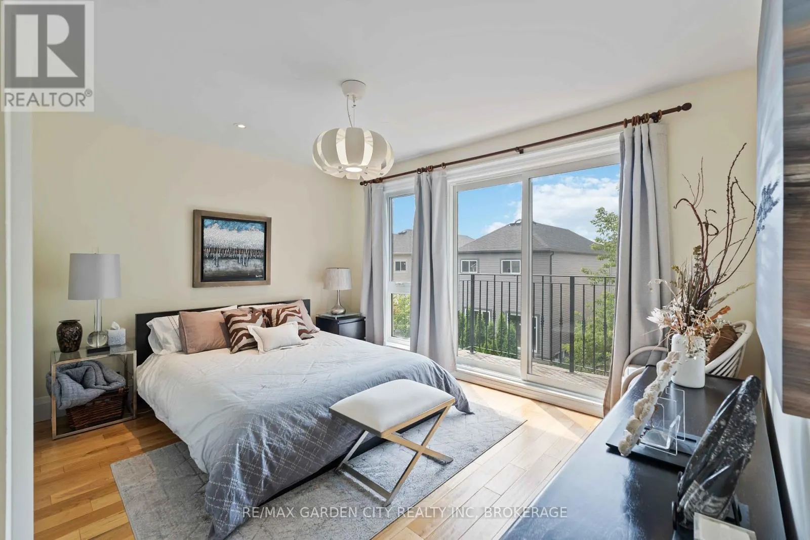 2 STEPNEY STREET