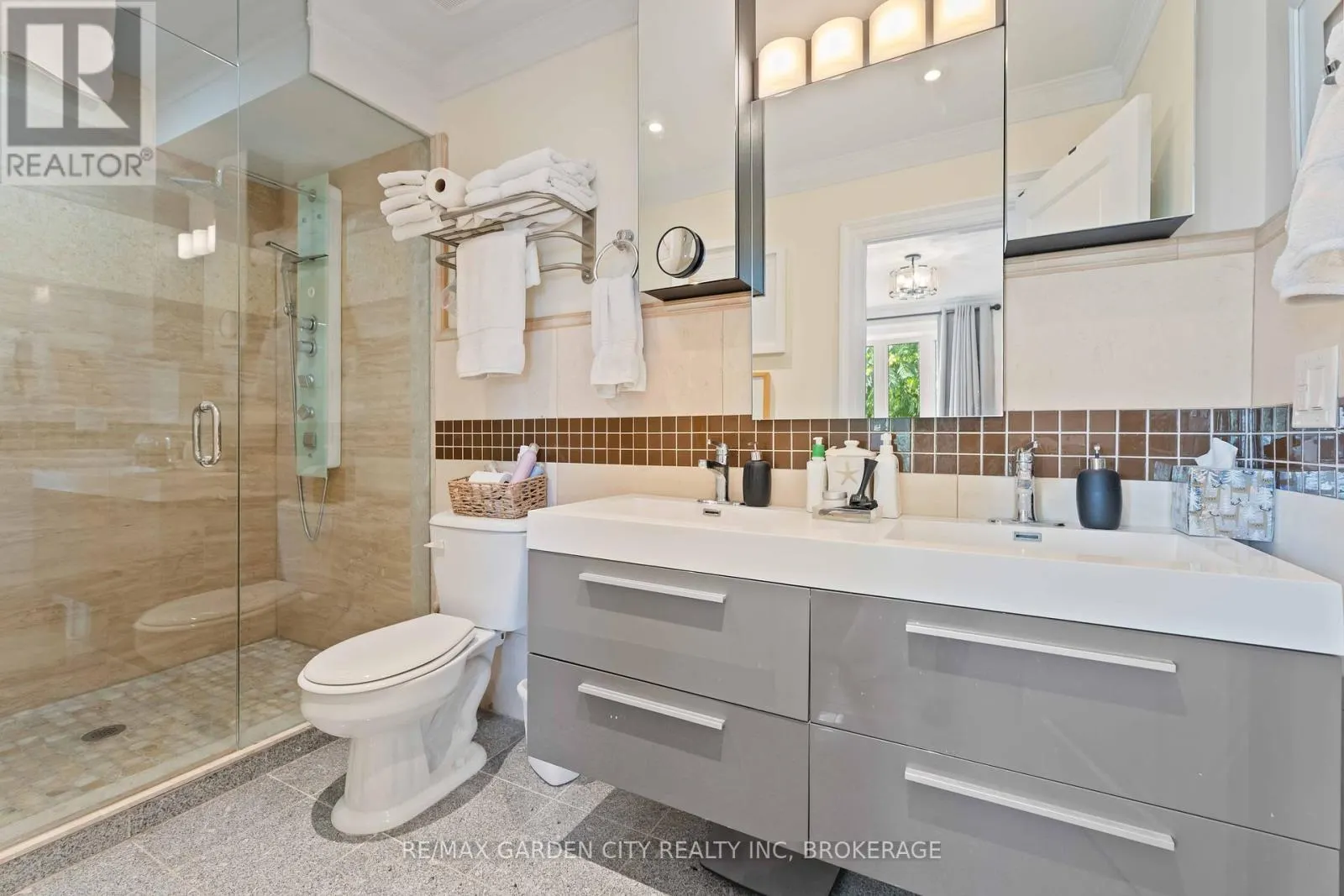 2 STEPNEY STREET