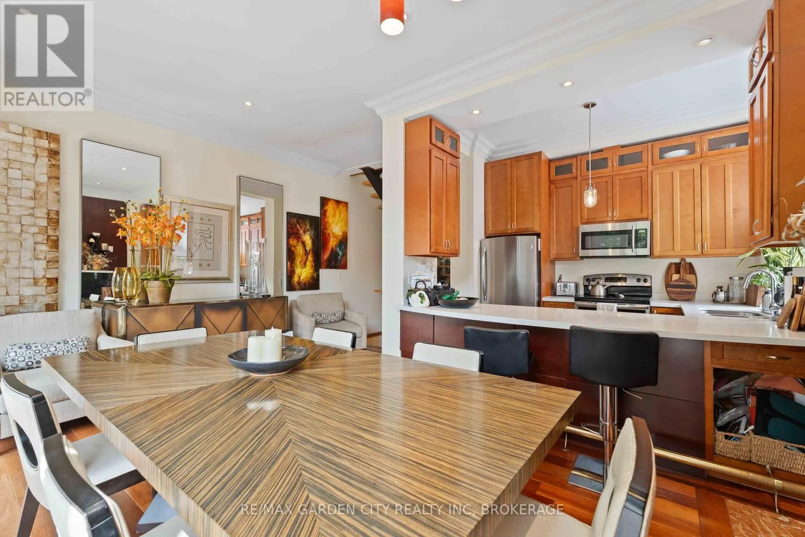 2 STEPNEY STREET