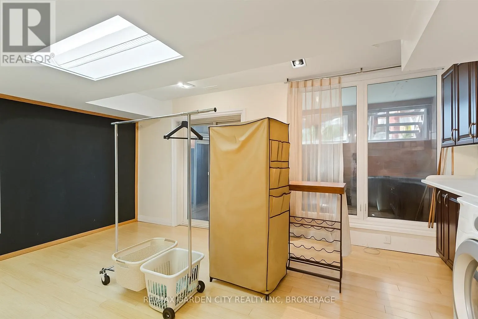 2 STEPNEY STREET