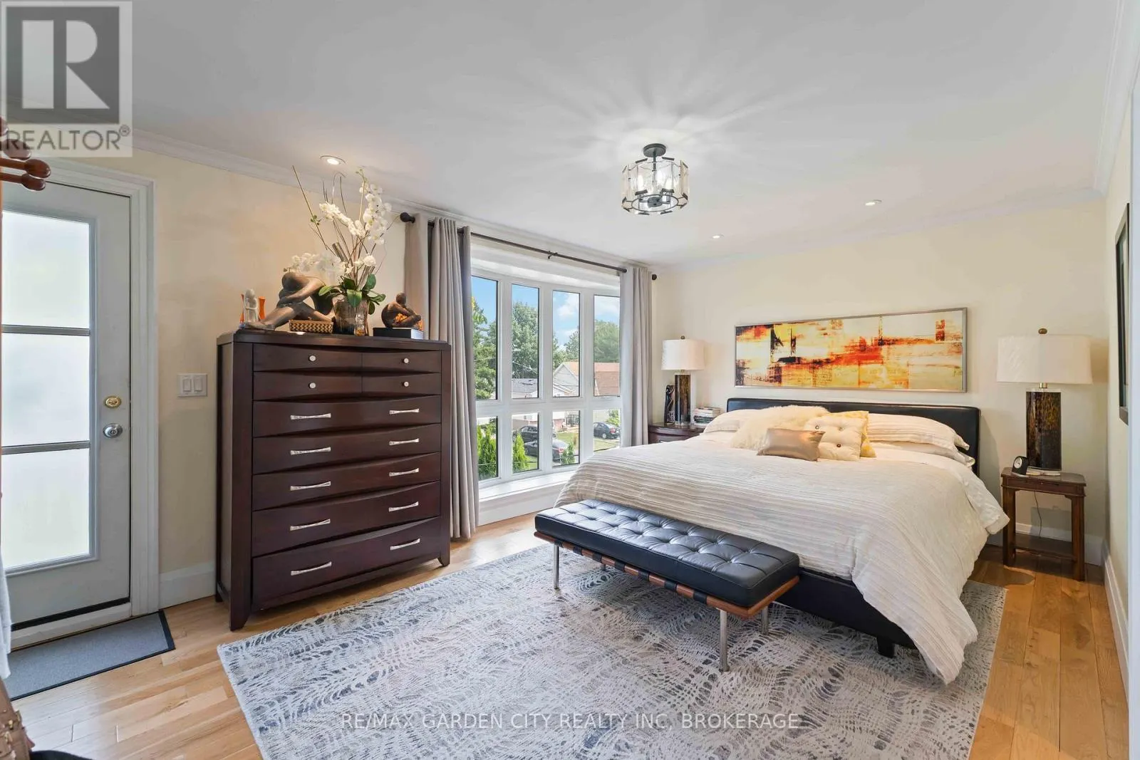 2 STEPNEY STREET