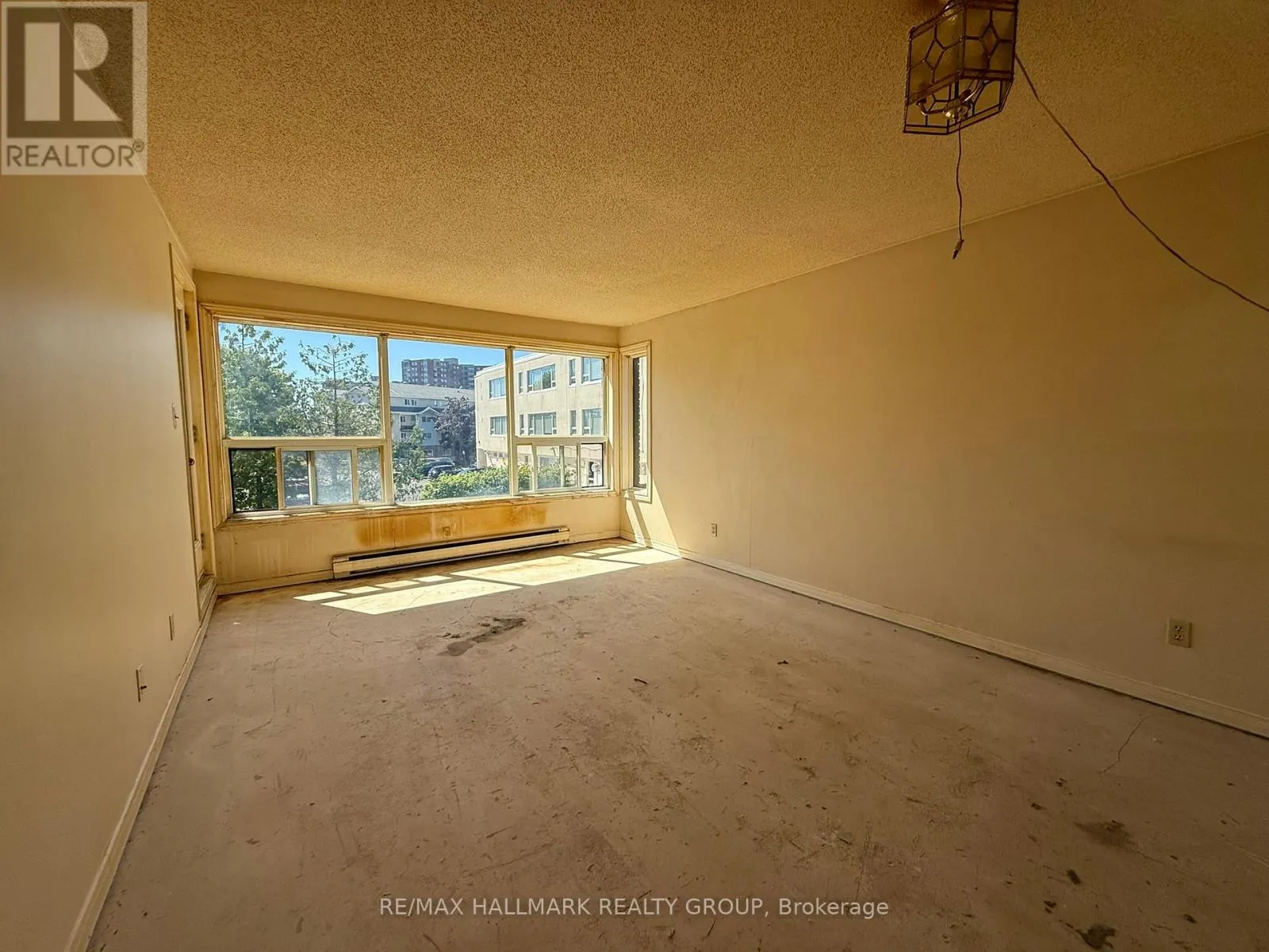 202 - 1490 HERON ROAD