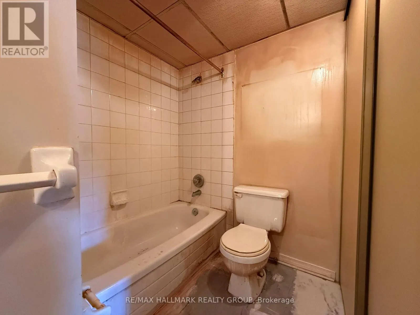 202 - 1490 HERON ROAD