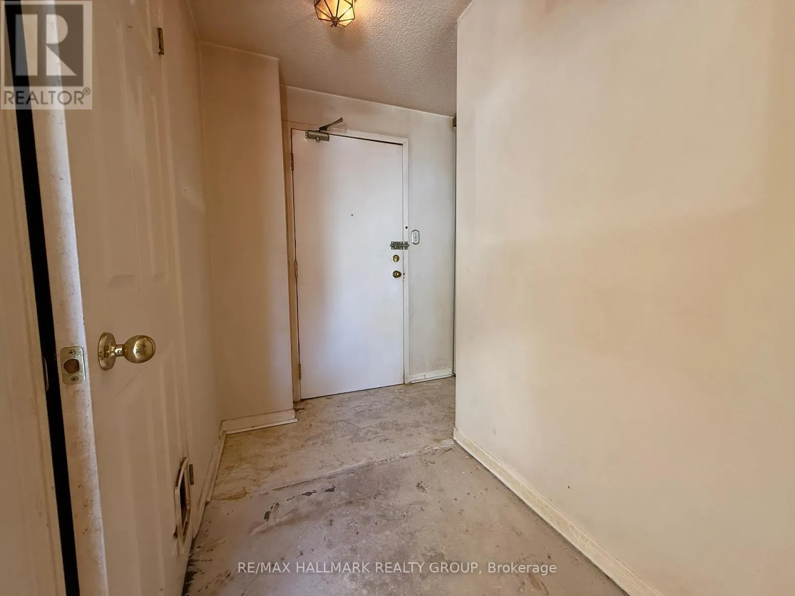 202 - 1490 HERON ROAD