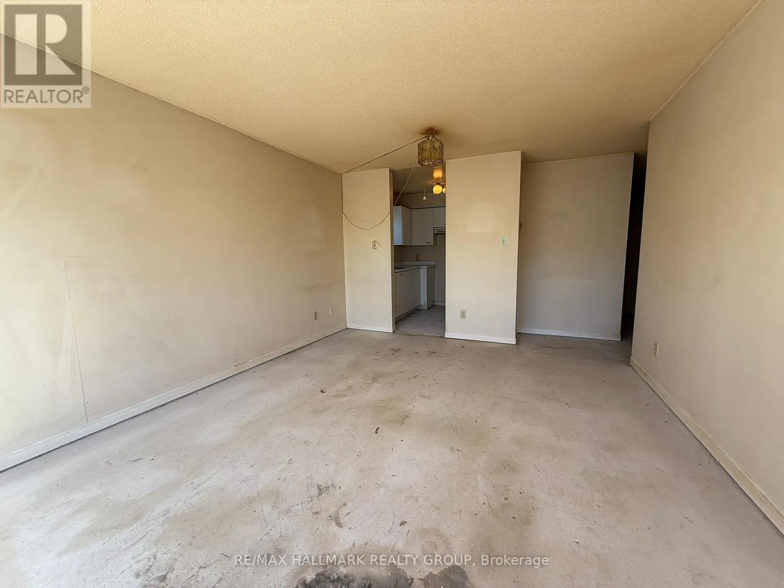 202 - 1490 HERON ROAD
