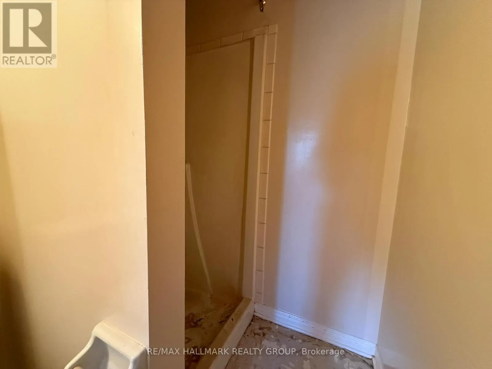 202 - 1490 HERON ROAD