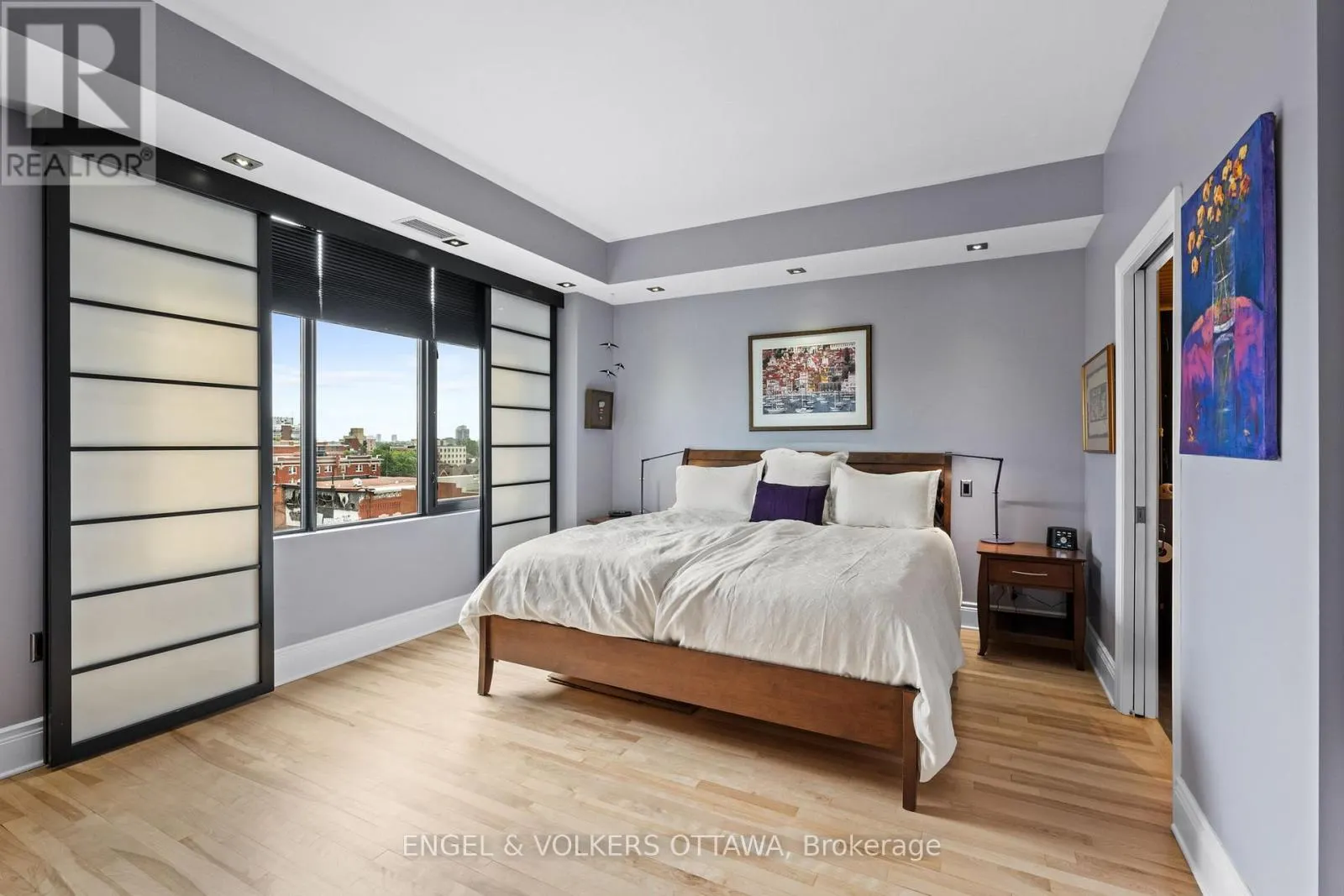 703 - 374 COOPER STREET