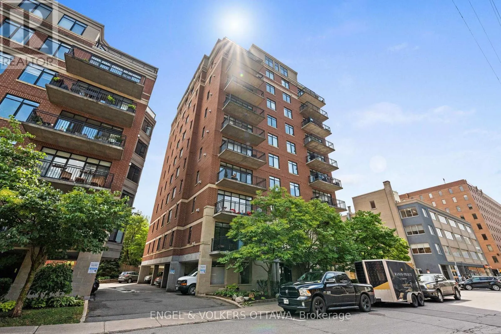 703 - 374 COOPER STREET