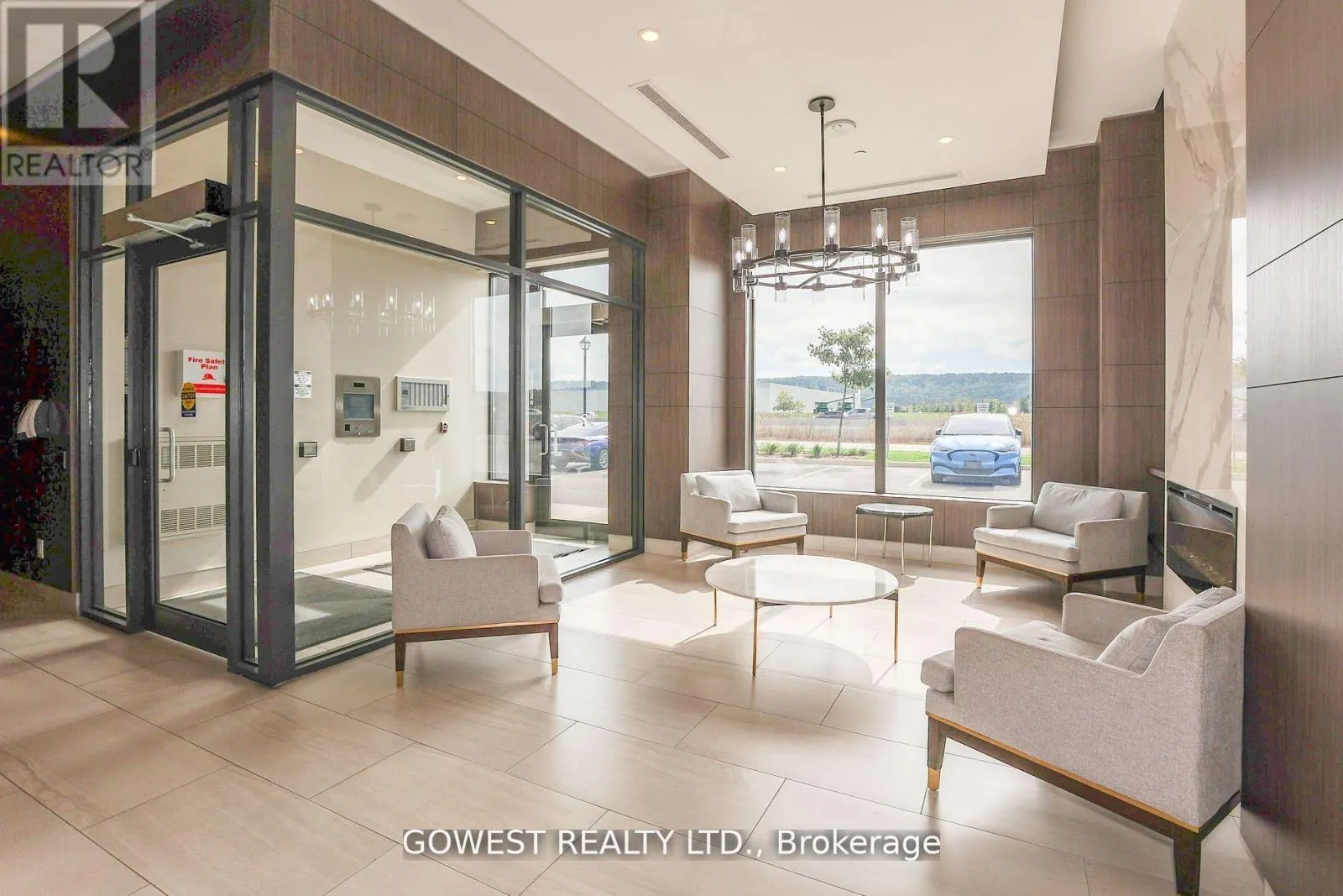 705 - 550 NORTH SERVICE ROAD
