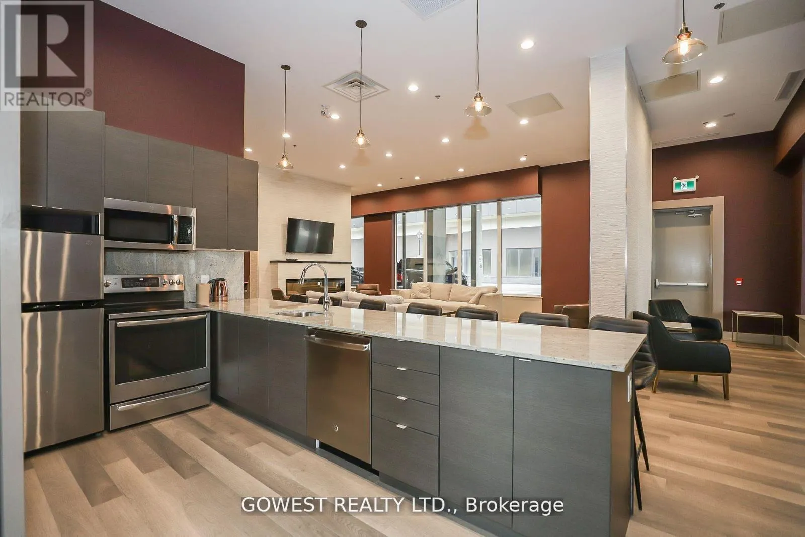 705 - 550 NORTH SERVICE ROAD