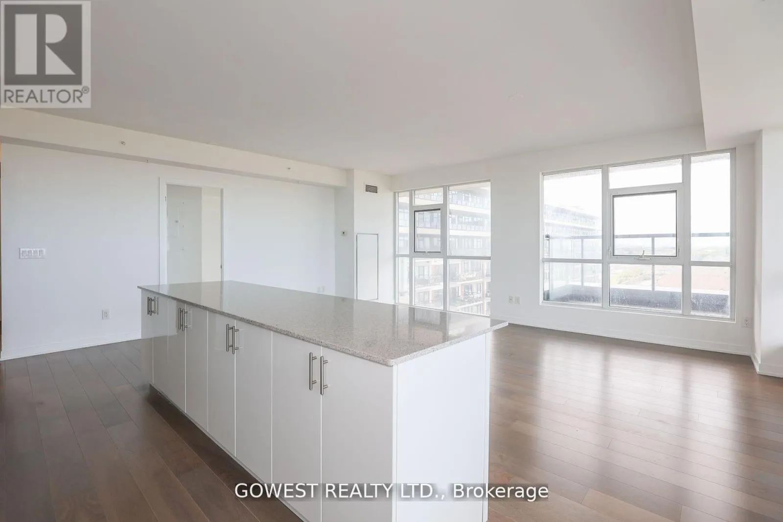 705 - 550 NORTH SERVICE ROAD