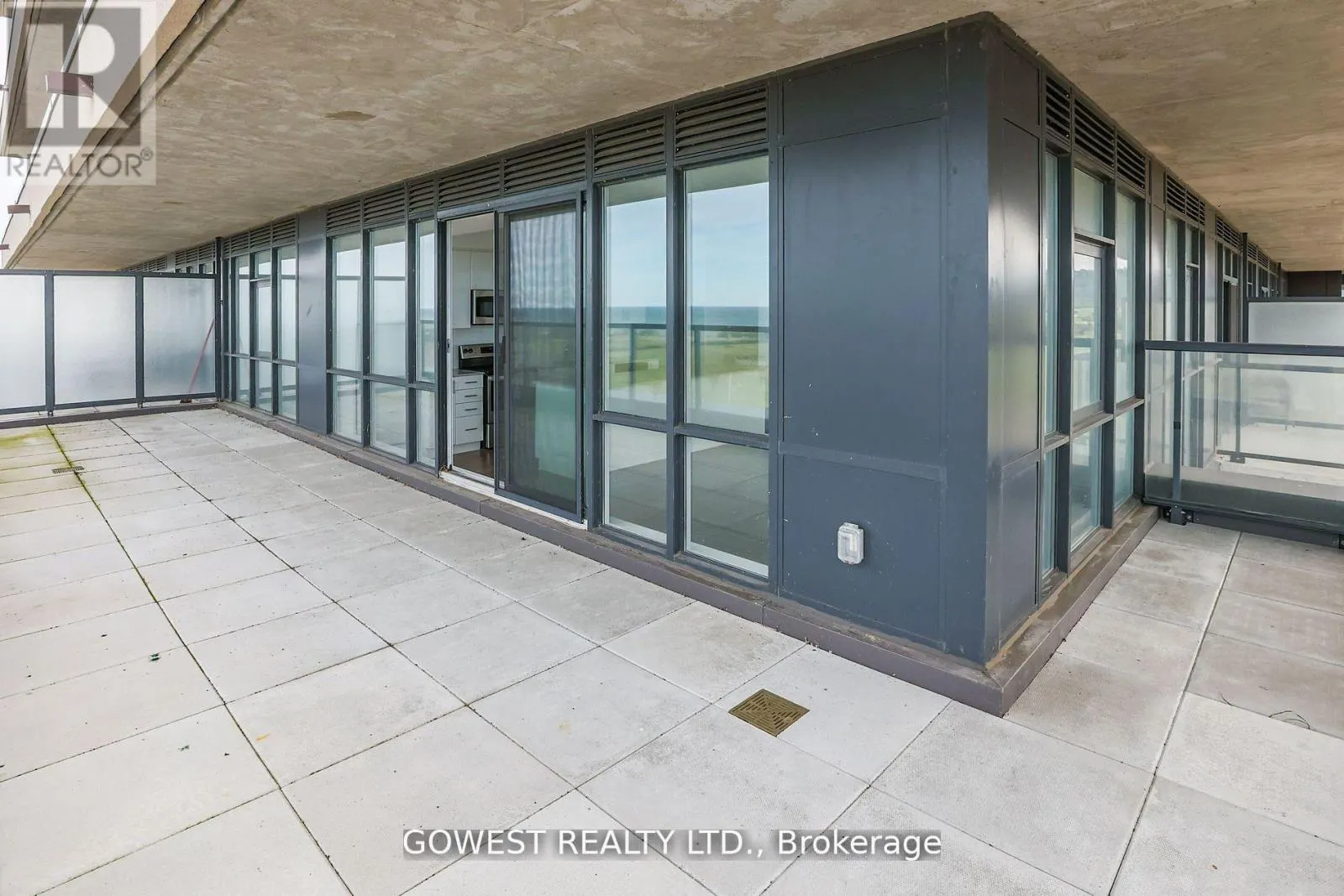 705 - 550 NORTH SERVICE ROAD