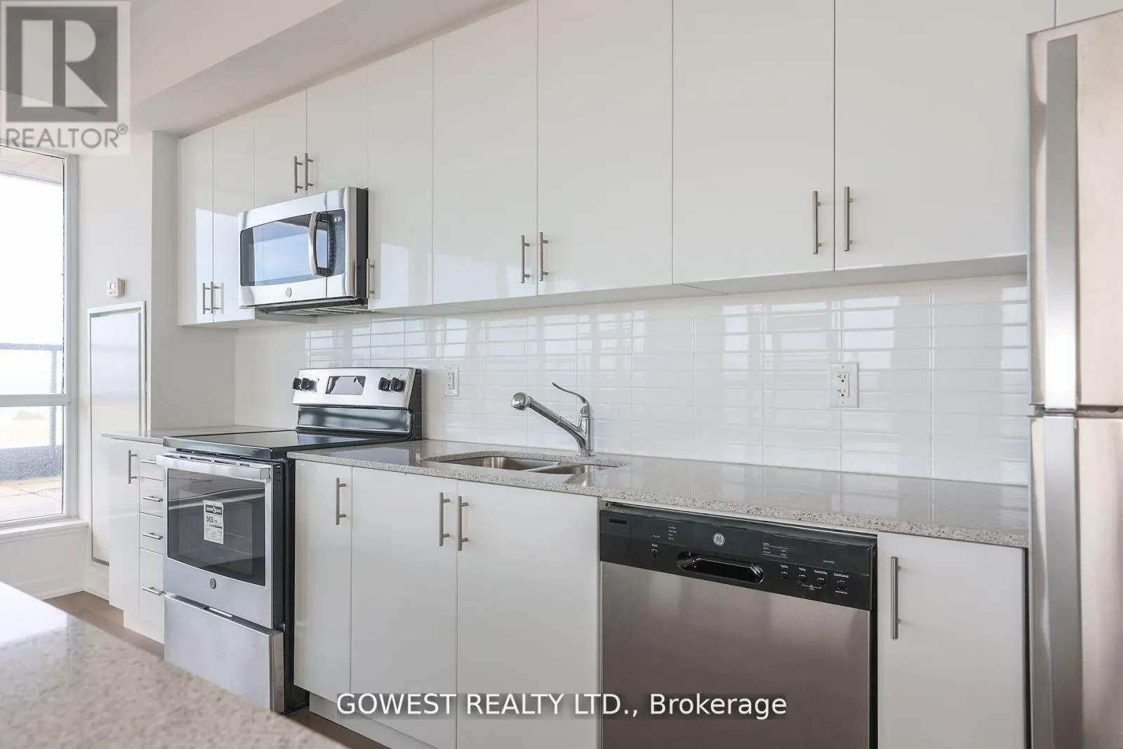 705 - 550 NORTH SERVICE ROAD