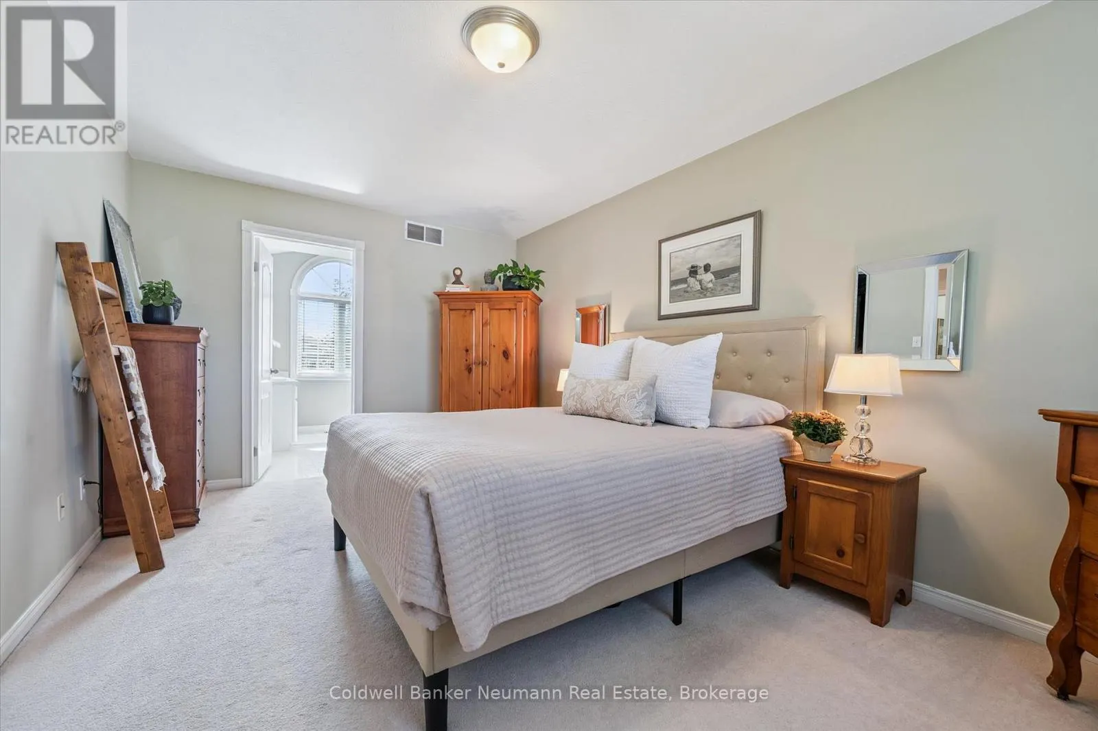 56 HAYWARD CRESCENT