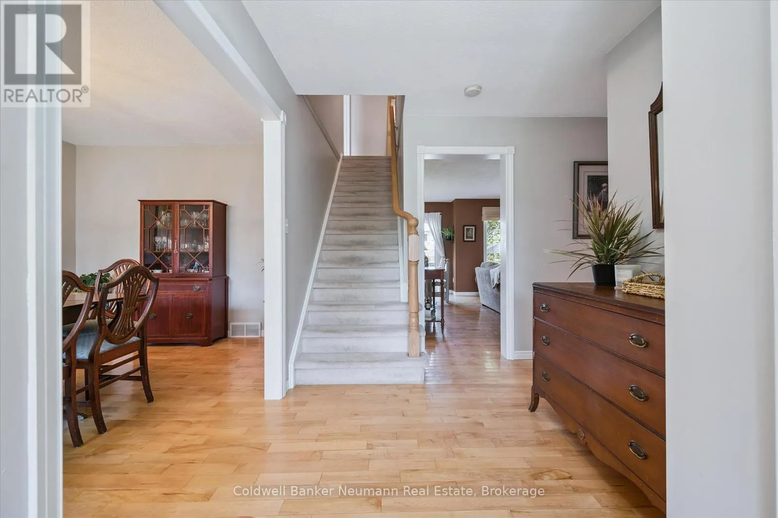 56 HAYWARD CRESCENT