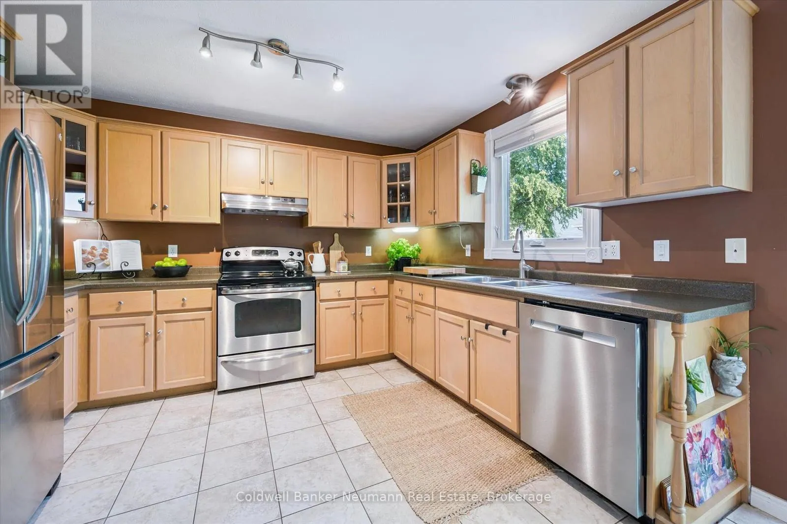 56 HAYWARD CRESCENT