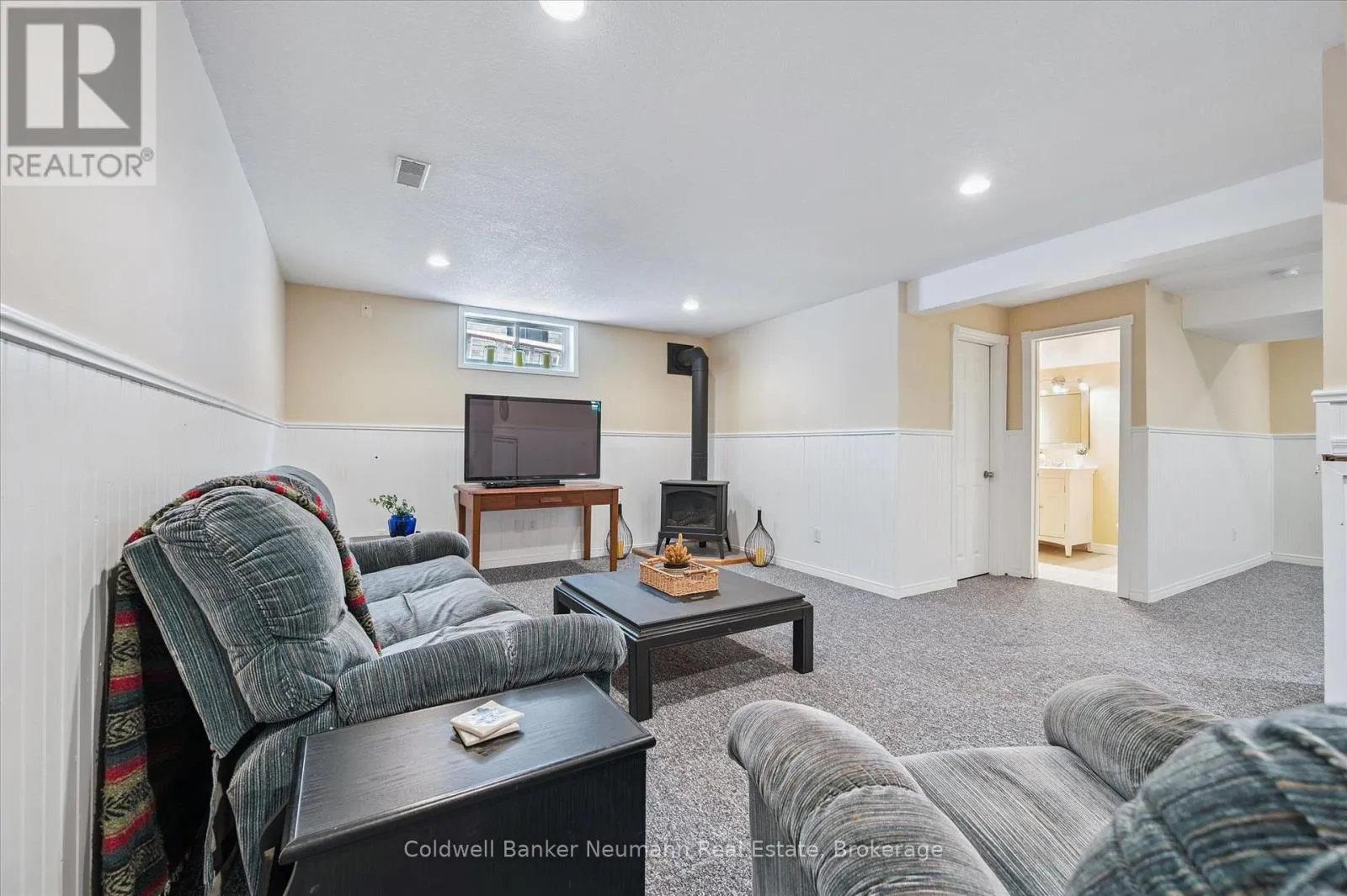 56 HAYWARD CRESCENT