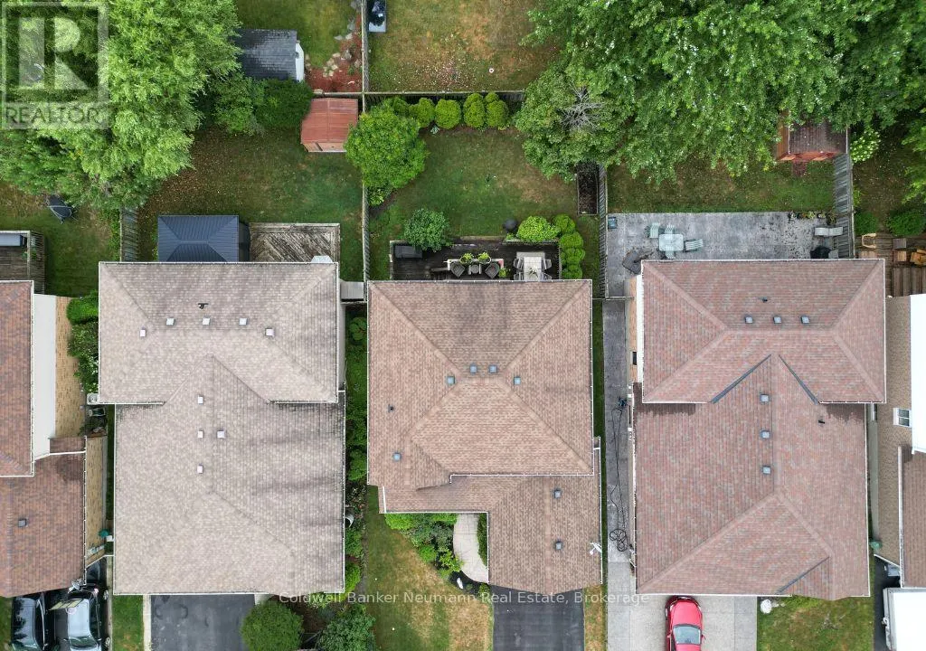 56 HAYWARD CRESCENT