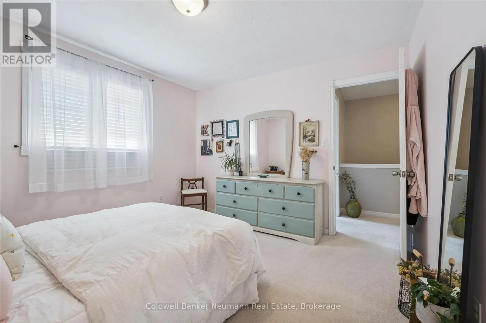 56 HAYWARD CRESCENT