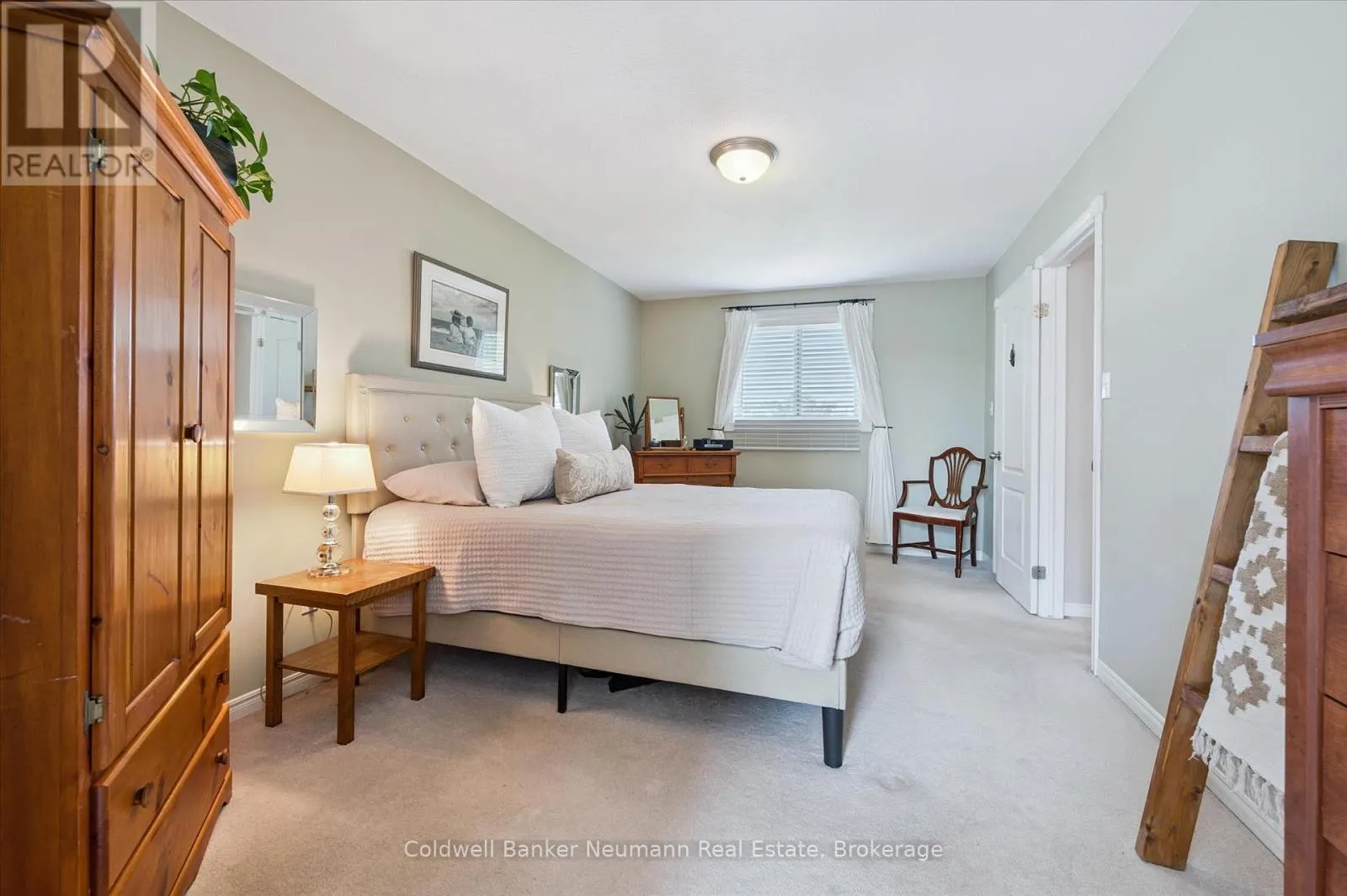 56 HAYWARD CRESCENT