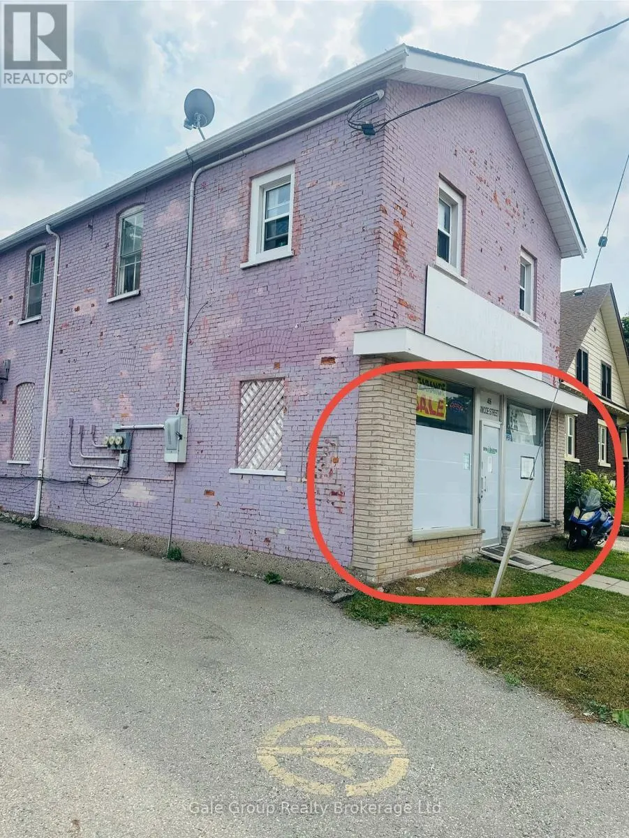 406 SIMCOE STREET
