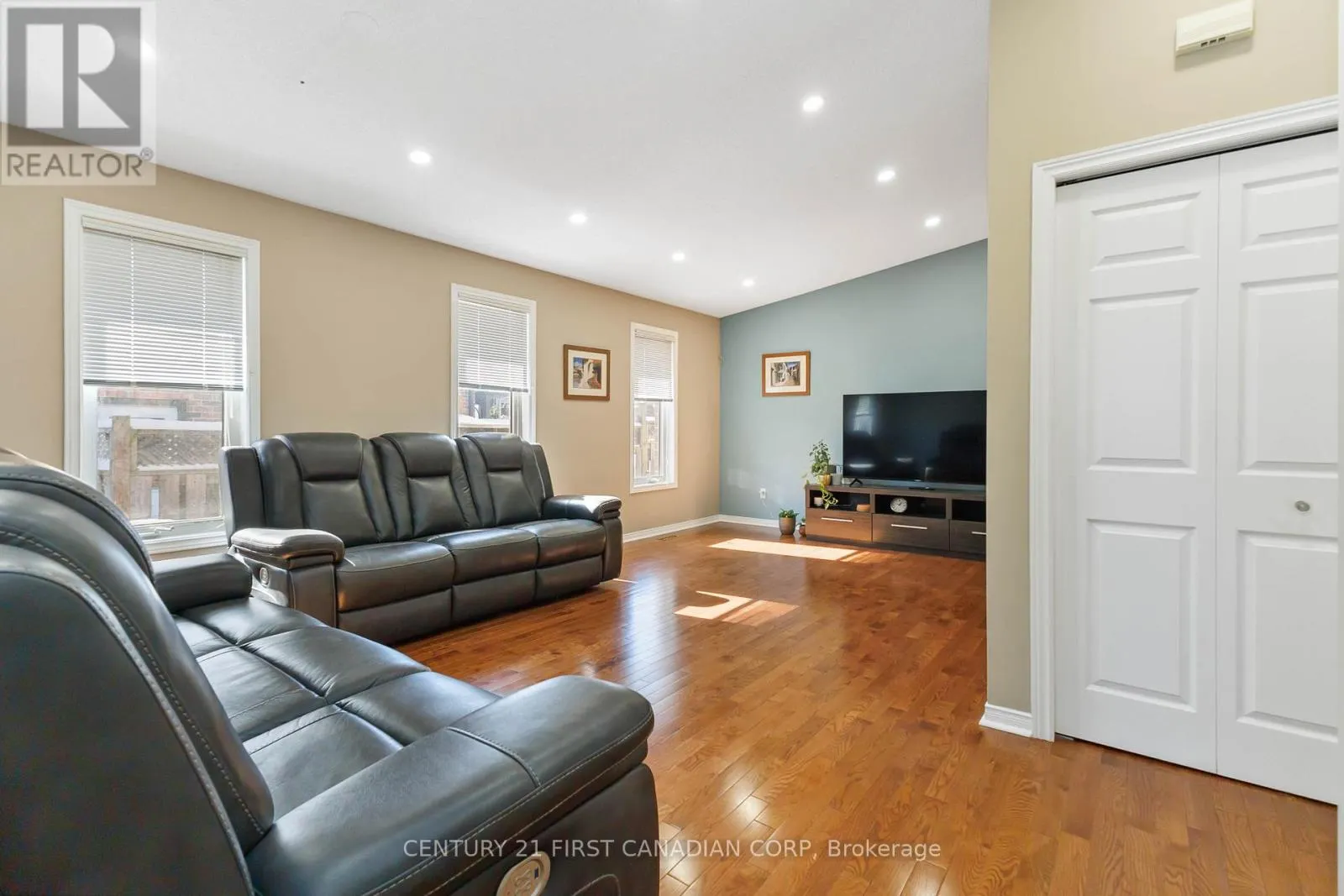 256 WHITE SANDS DRIVE