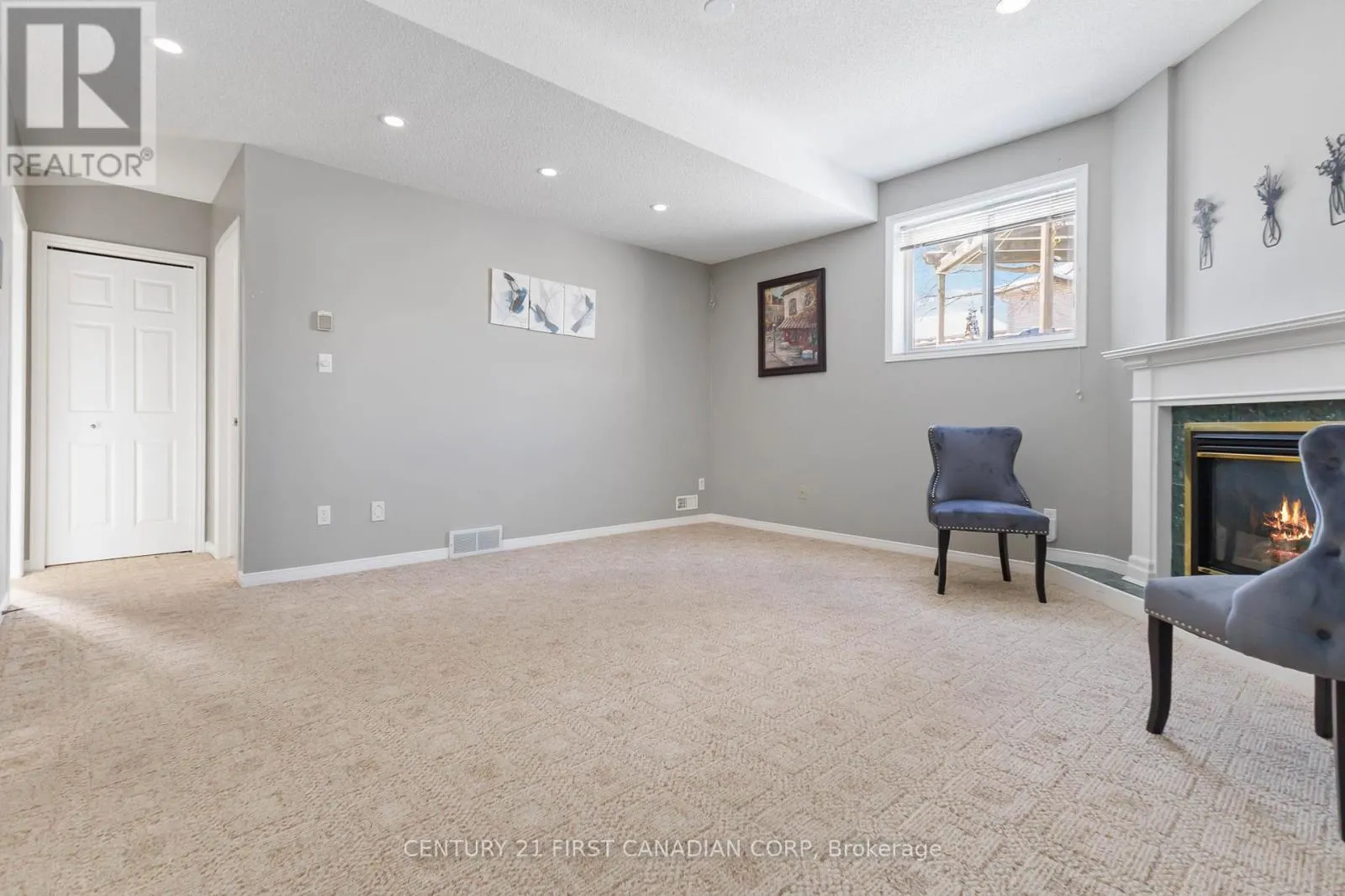 256 WHITE SANDS DRIVE