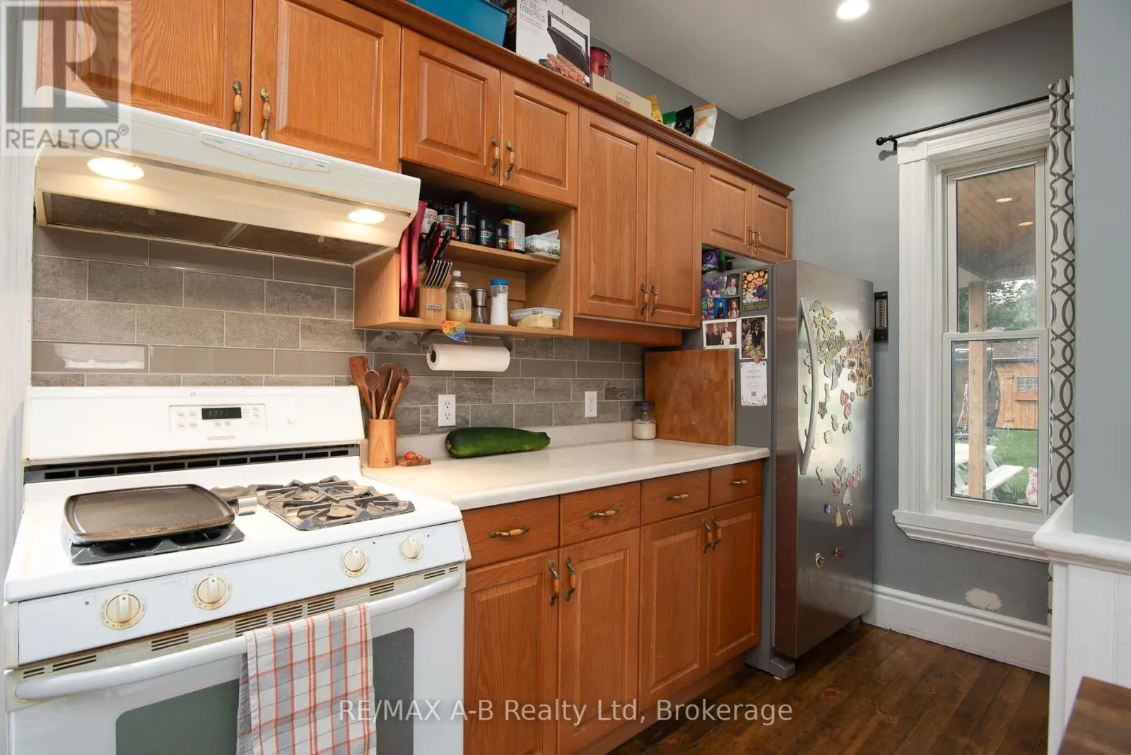 209 ELGIN STREET W