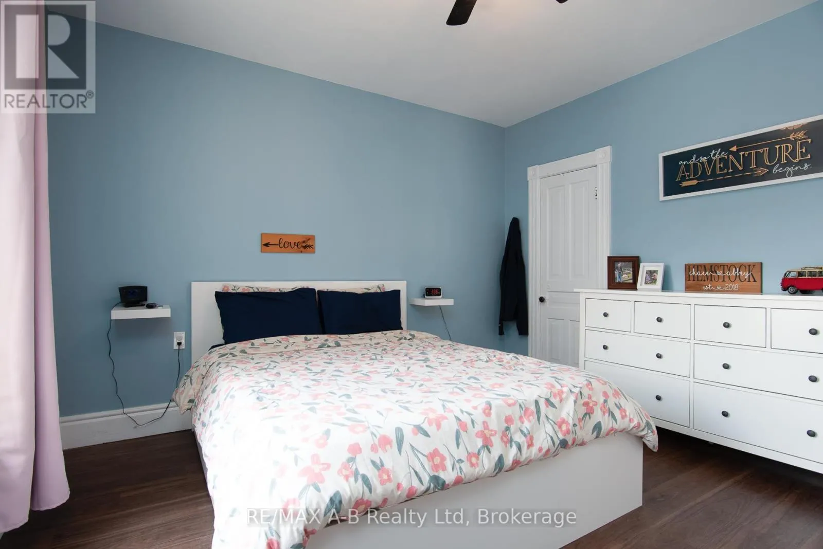 209 ELGIN STREET W