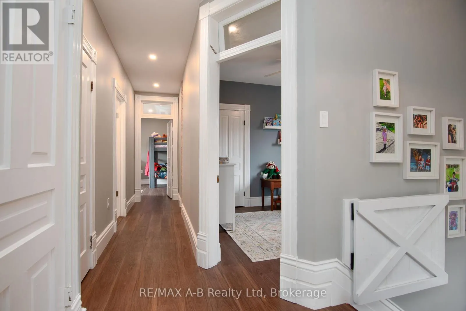 209 ELGIN STREET W