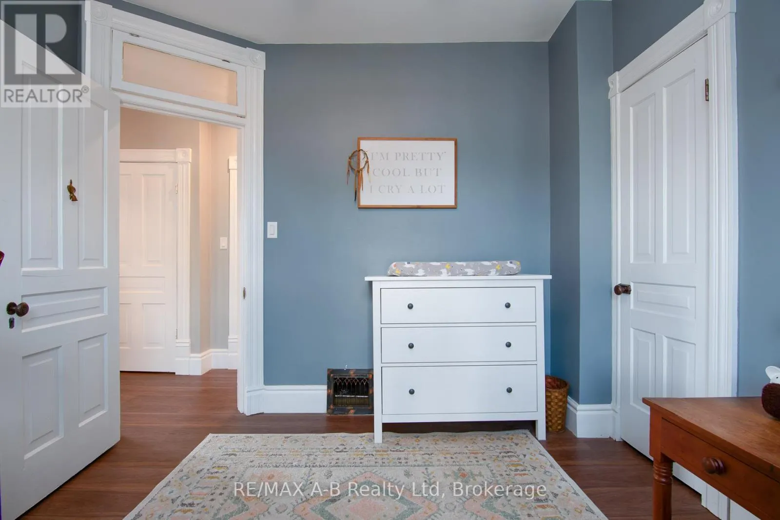 209 ELGIN STREET W