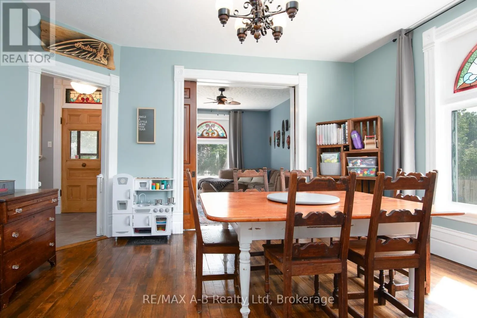 209 ELGIN STREET W