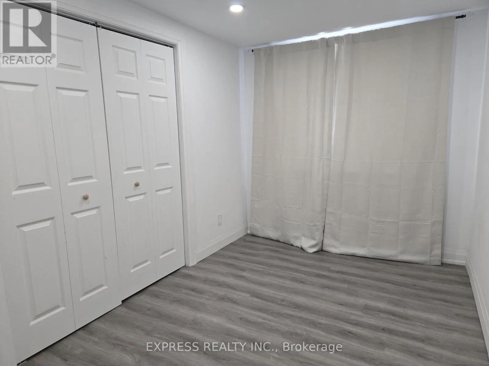 4 - 252 JAMES STREET S