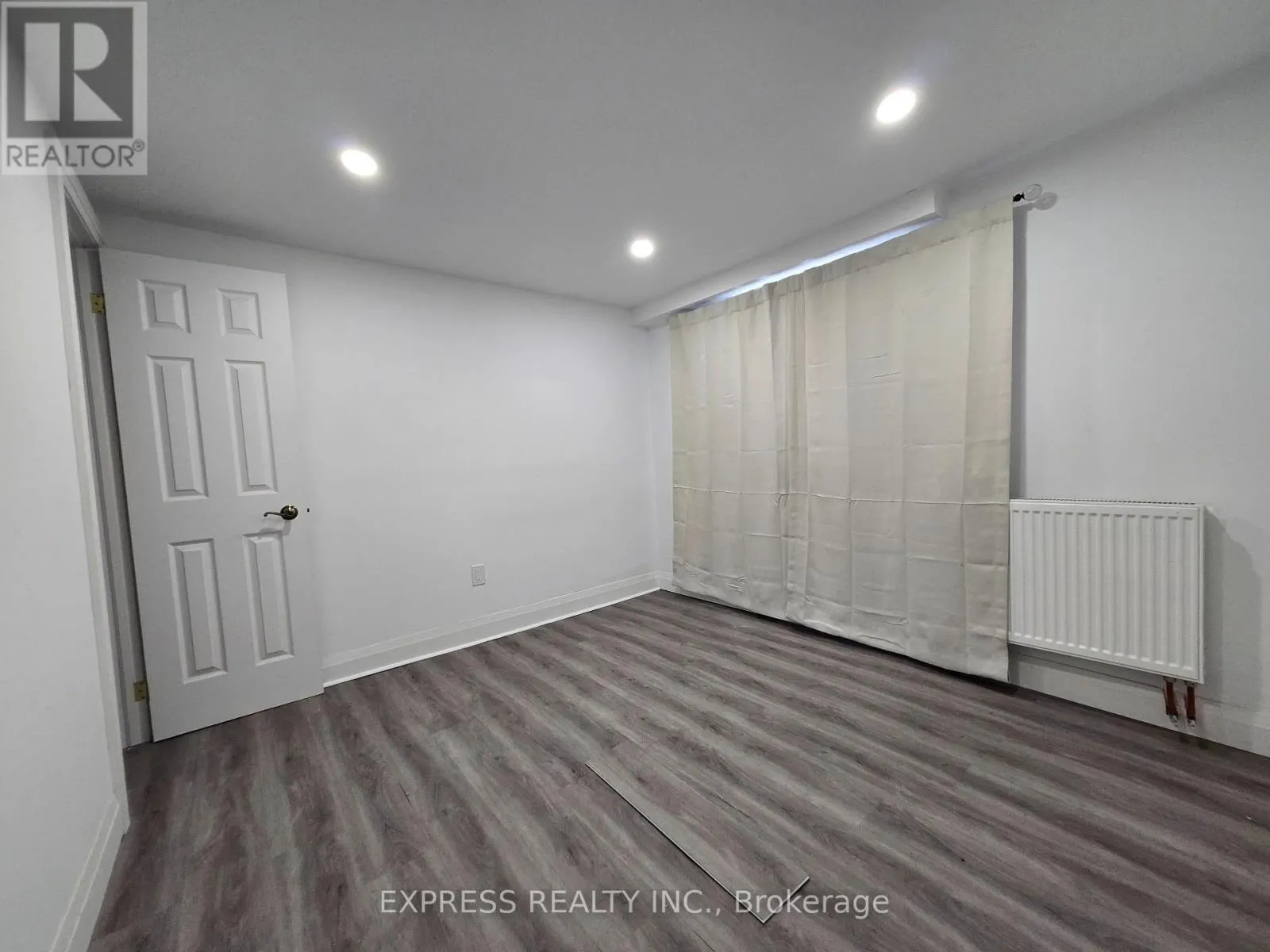 4 - 252 JAMES STREET S