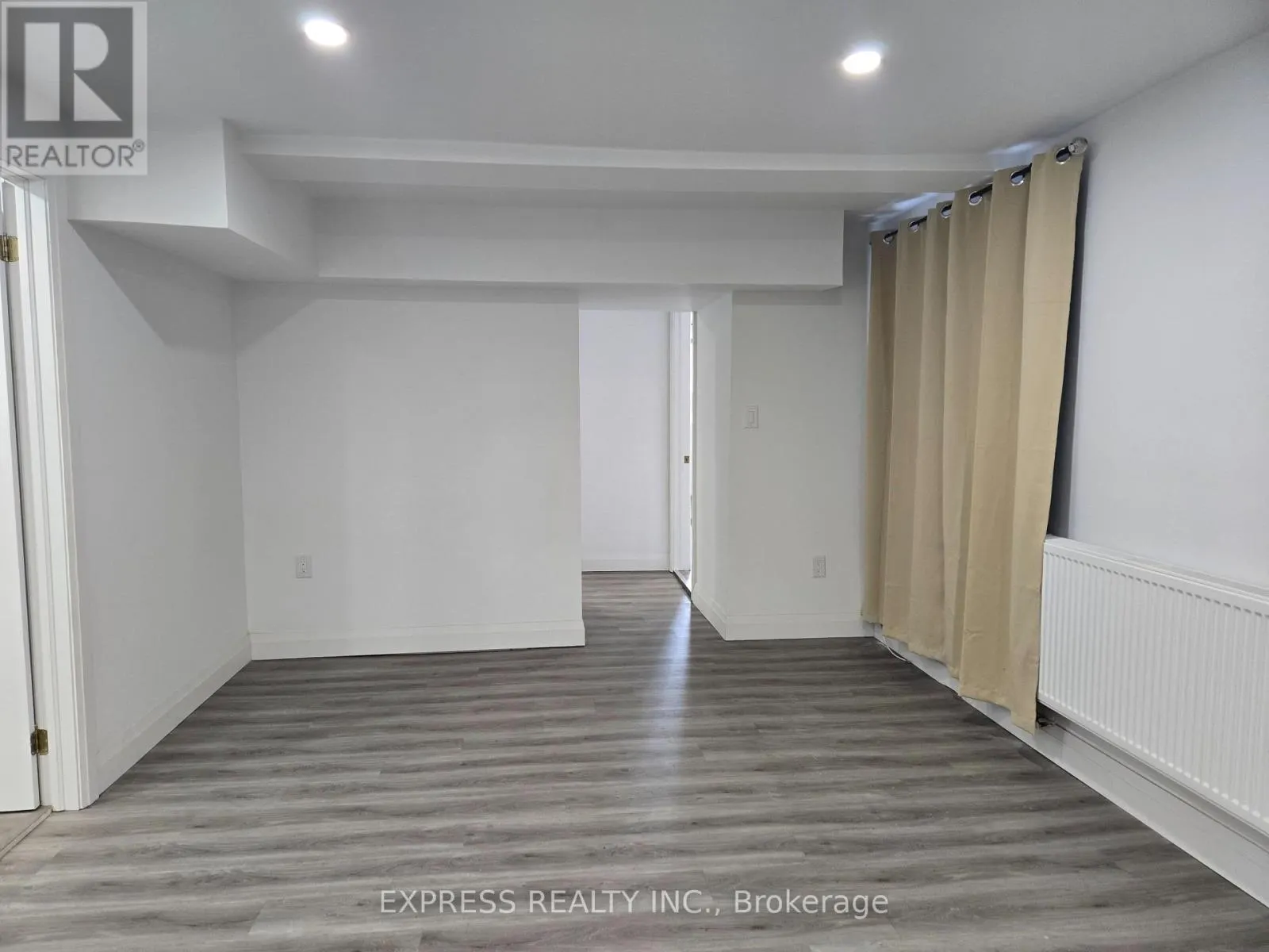 4 - 252 JAMES STREET S