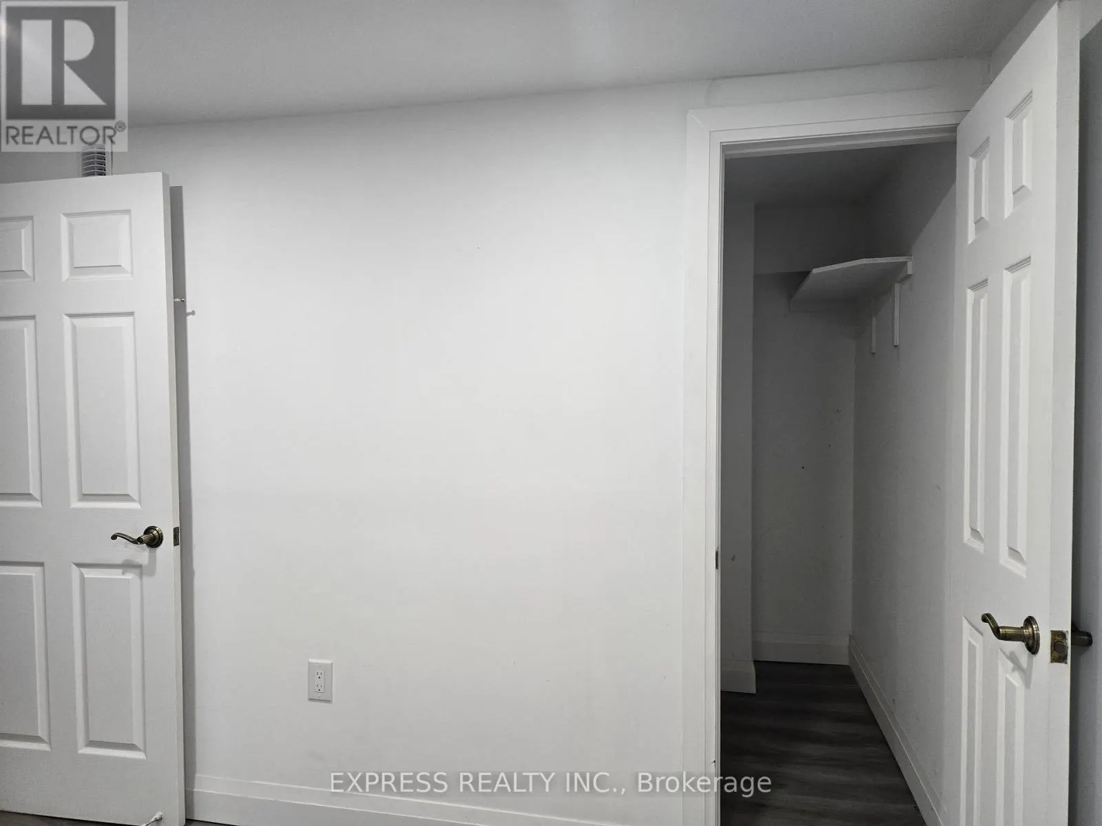 4 - 252 JAMES STREET S