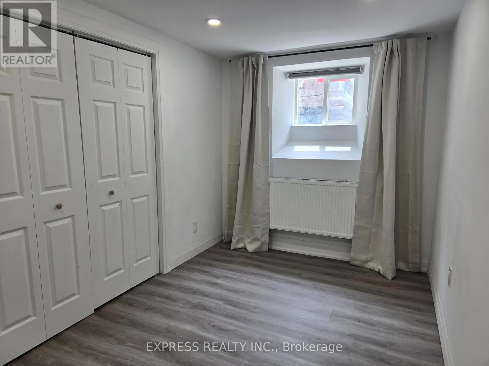 4 - 252 JAMES STREET S