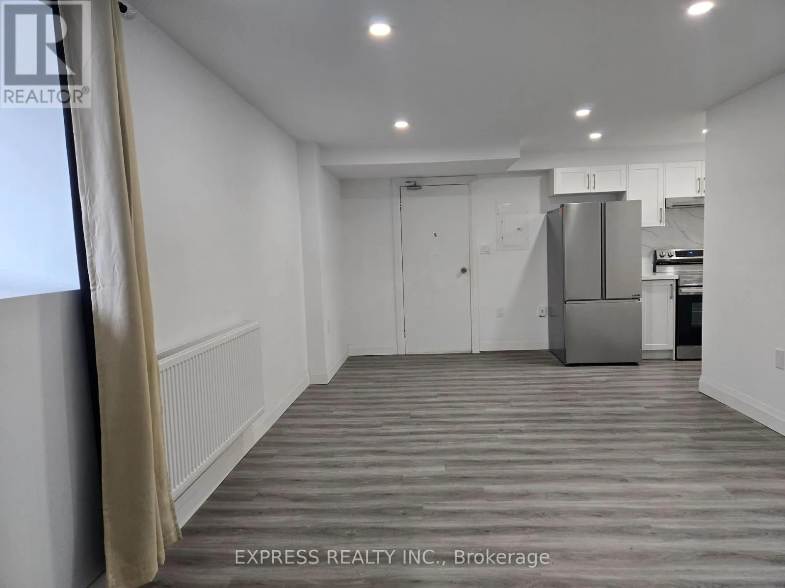 4 - 252 JAMES STREET S