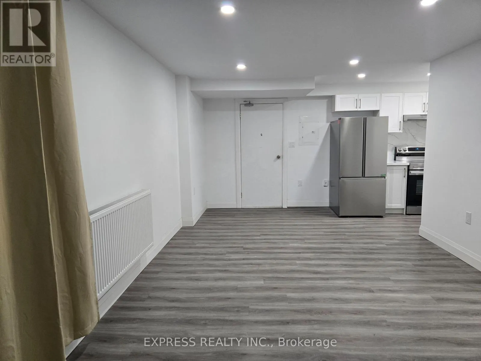 4 - 252 JAMES STREET S