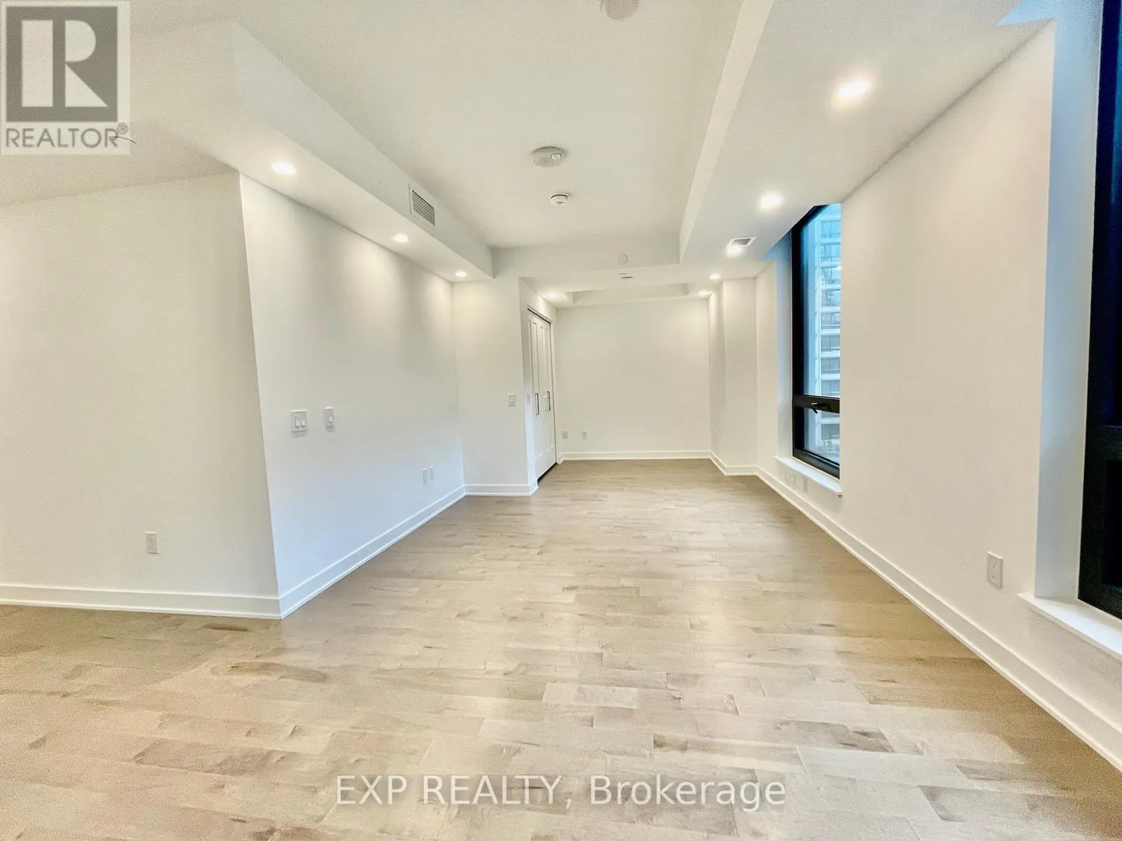 708 - 340 QUEEN STREET