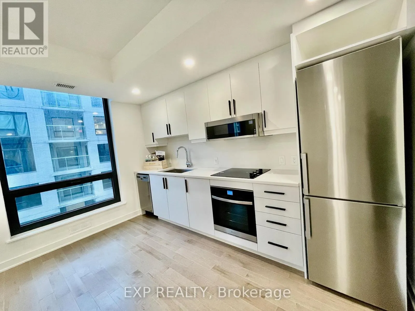 708 - 340 QUEEN STREET