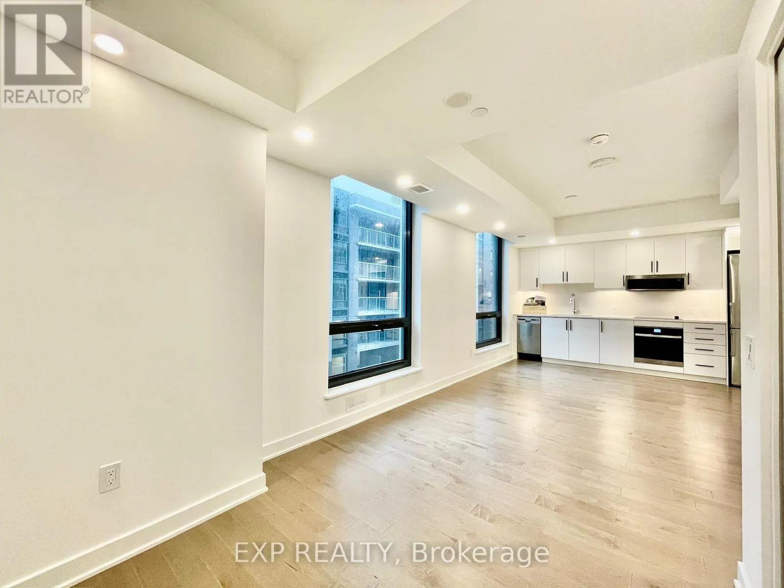 708 - 340 QUEEN STREET