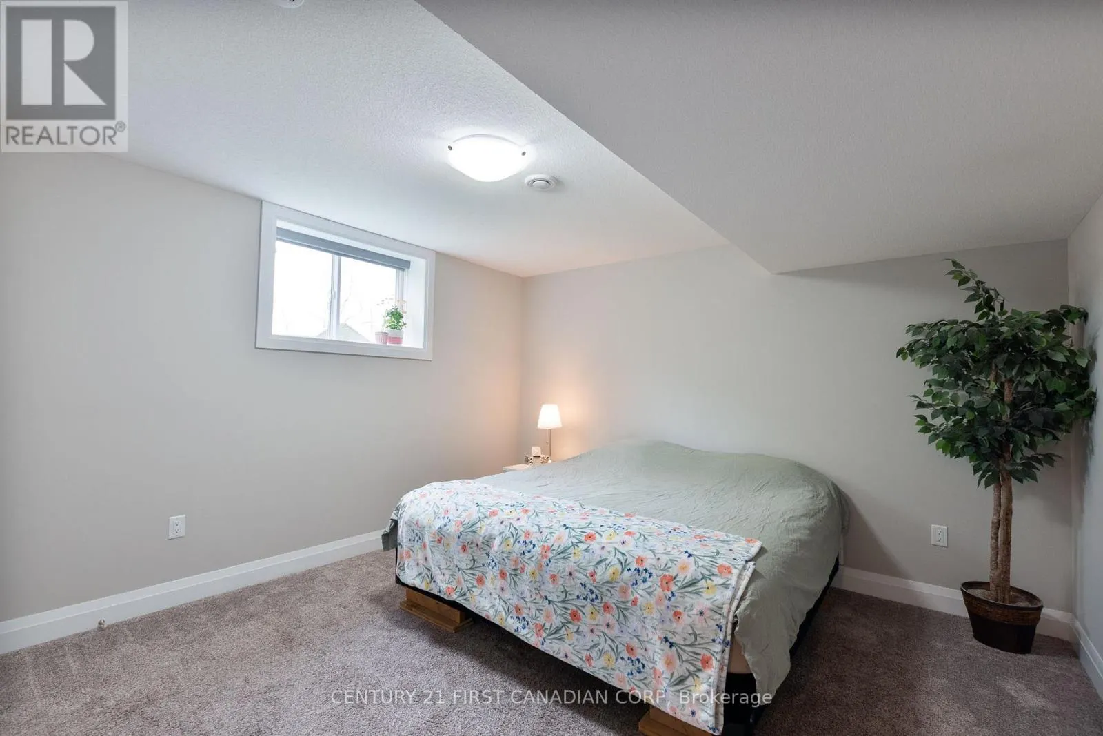 52 KEMP CRESCENT