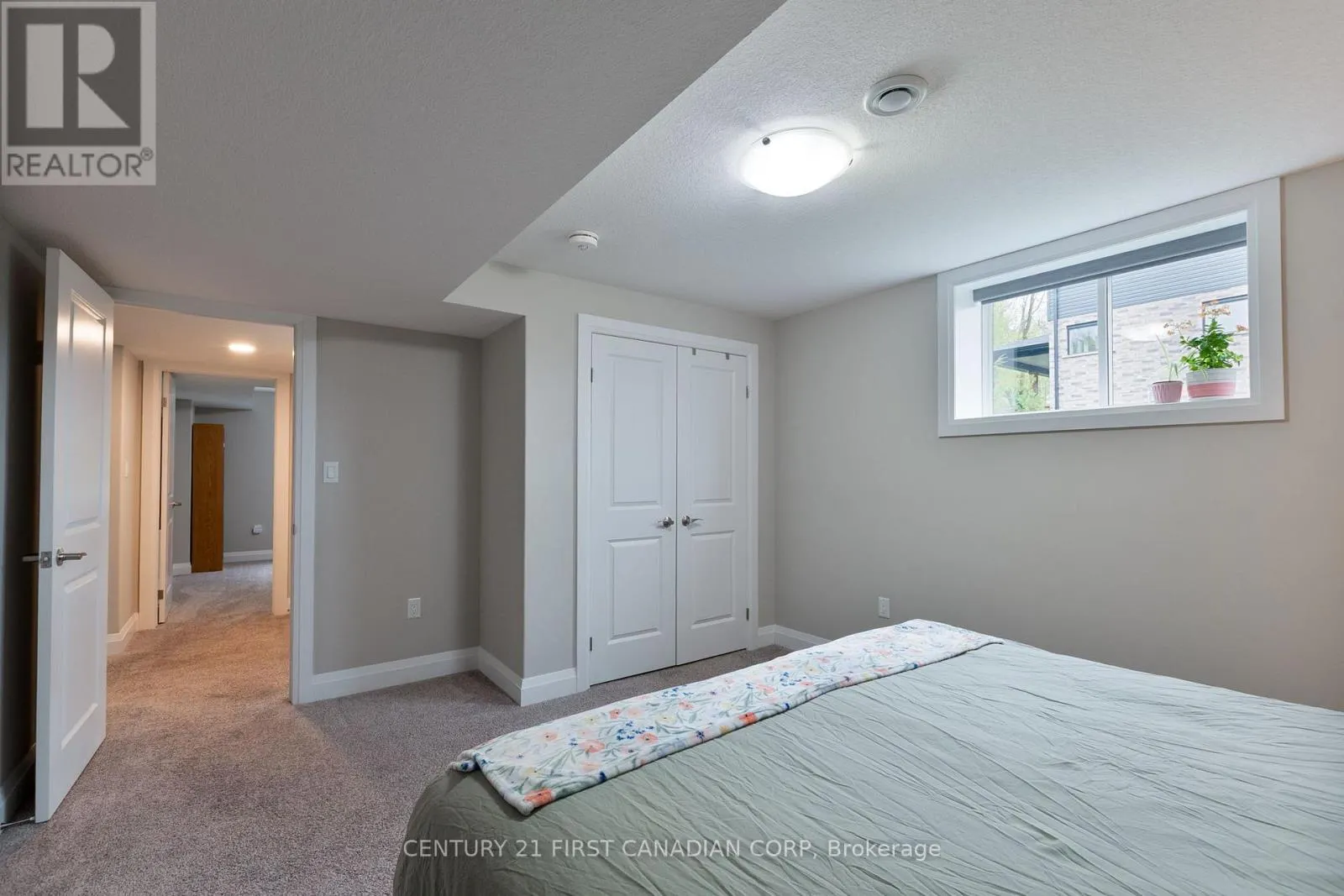 52 KEMP CRESCENT
