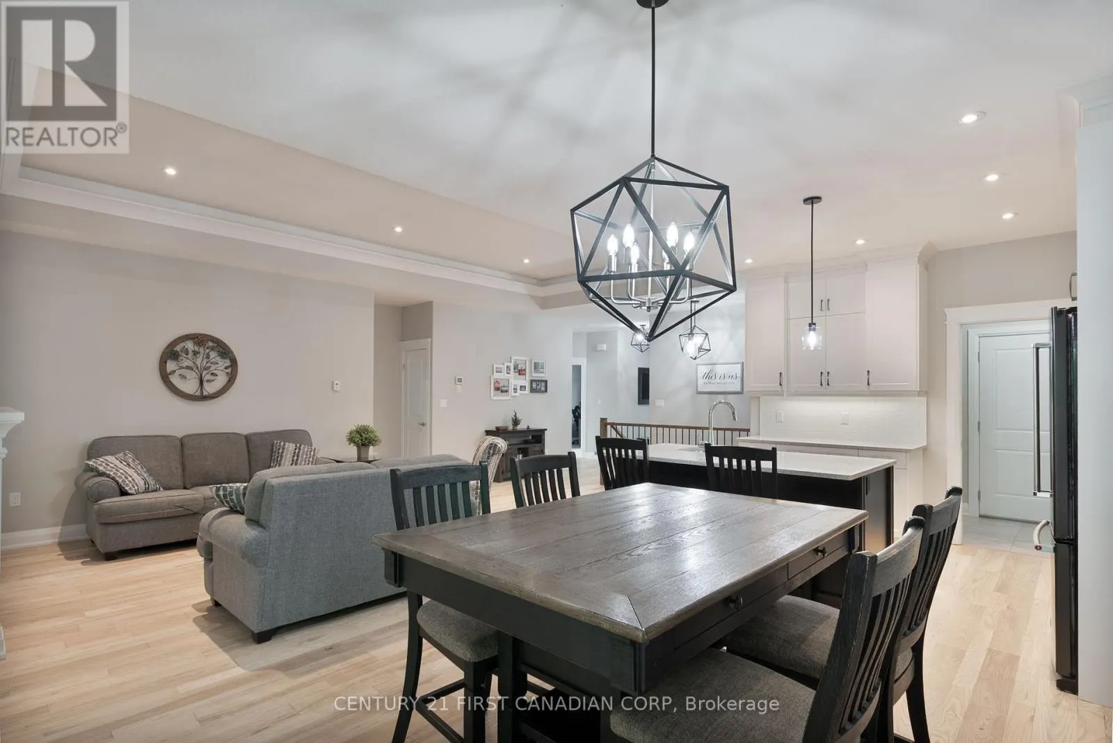 52 KEMP CRESCENT