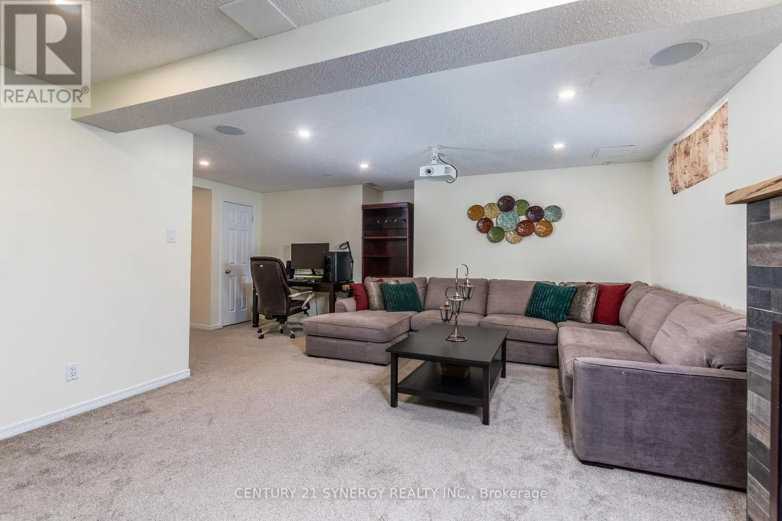 249 MARKLAND CRESCENT E